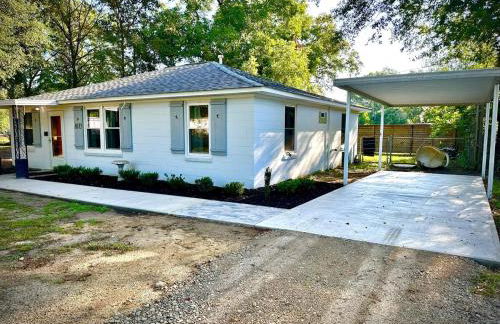 White Picket Fence - EV Charger! - Foto 28