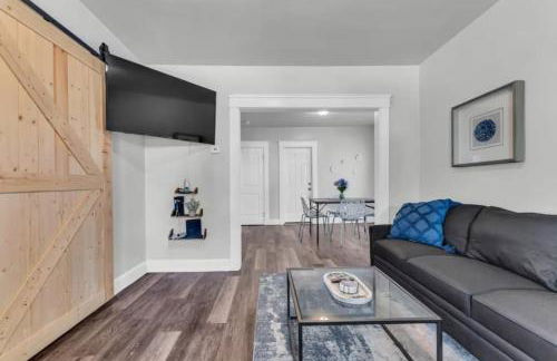 Bright 2BR South Hills - Old Brooklyn Home - Foto 21