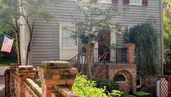 2 Blocks to riverfront | 48" Firepit | Turf Yard - Foto 3