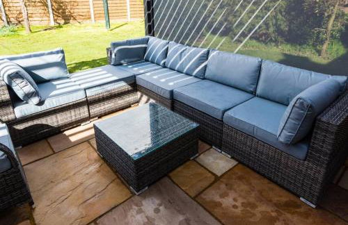 Beachside period family home. 5 BR spacious, comfortable. - Photo 17