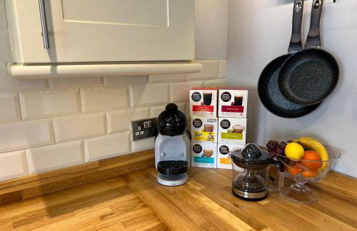 Spacious 4 Bedroom Farmhouse - Photo 26