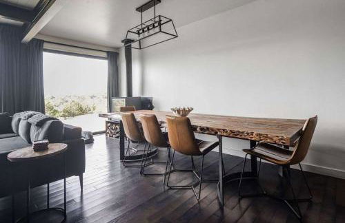 Luxury 4-Bedroom Container Home, Hot-Tub & Firepit - Foto 9