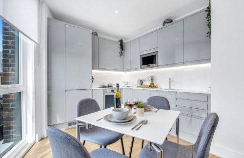 Pluxa Nero Deluxe - City Bliss 2Bath, Walk to Transit - Foto 7