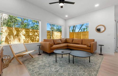 The Peaceful Puffin - New Modern 5 min to Town - Foto 8