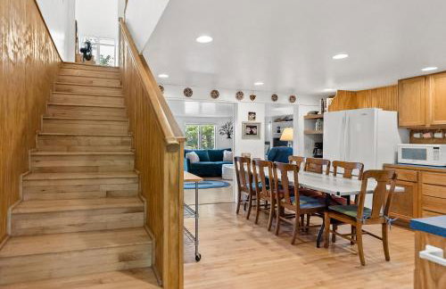 Cottage with Private Lake Access! Short distance to town - Foto 3