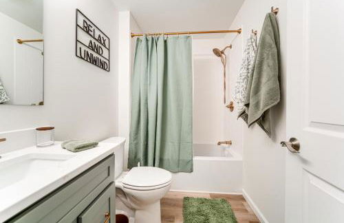 Walk to Lake Pet-Friendly Cottage in Jamestown! - Foto 15