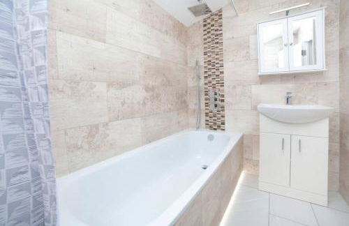 Modern stylish 2 bedroom apartment in East London - Foto 7