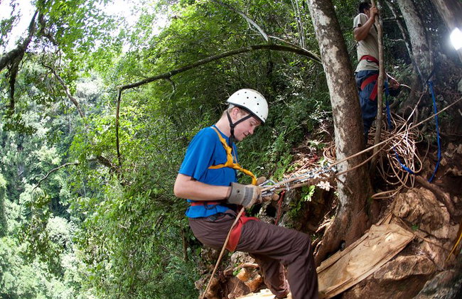 Bombeo de adrenalina Caída del agujero negro: rappel en la sucursal de las cuevas de Ian Anderson - Foto 5