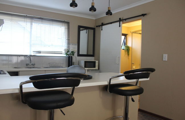Chic & Serene 1-Bed Haven in Roodepoort - Photo 17