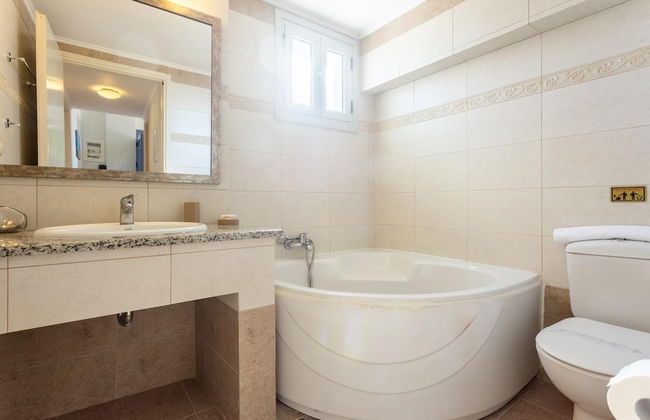 Antigoni Beach House Large Private Pool Walk to Beach Sea Views A C Wifi Car Not Required - 1012 - Foto 65