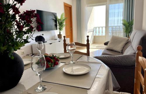 Beachfront apartment, sea view, pool, close to bars and restaurants - Photo 10