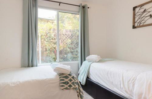 Charming Sonoma Cottage 2BD and 2BA Close to Plaza - Foto 54