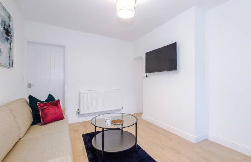 Comfy 3-BR Wirral Home | Free Parking & Wi-Fi - Foto 71