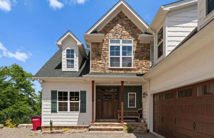 Spacious Waterfront Home on Lake Norman with Firepit Views and Dock Access - Foto 32