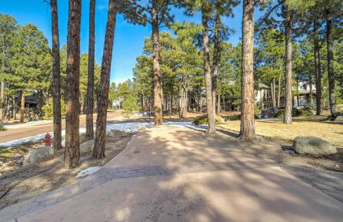 Peaceful Pines! Pool Table, Gym & Forest Views - Foto 36