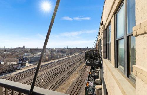 Modern Historic Loft 19ft Ceilings, Gym, Heated Parking, Skyline Views, Balcony - Foto 57