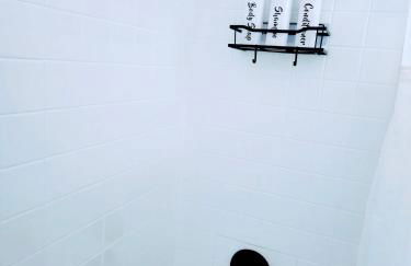 Cozy 4 bedroom home & Large Fenced Yard - Foto 19