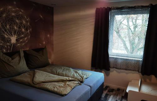 Modernes behagliches Haus mit Kamin, Terrasse und Garten - Foto 26