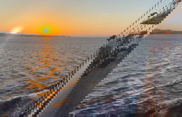 Paseo en barco al atardecer por Protaras - Foto 1