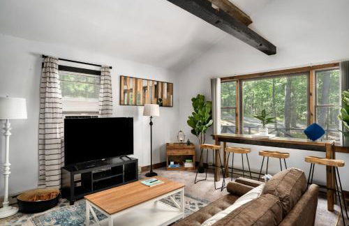 River Access Cabin w Hot Tub Kayaks WiFi Grill - Photo 5