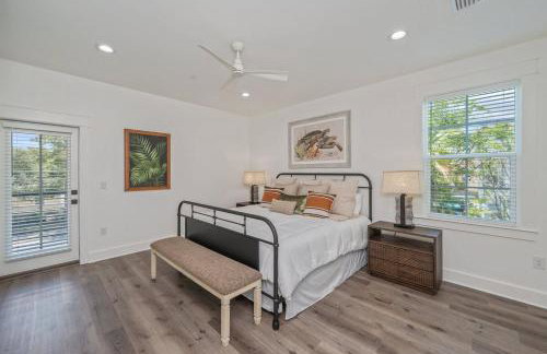 2 Blocks to the Beach! Pool & Golf Cart, Sleeps 21 - Foto 51