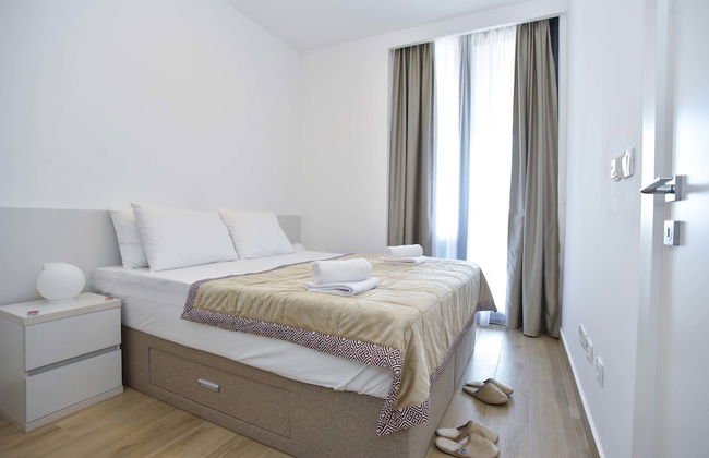 ROYAL GARDENS Apartments - Photo 12