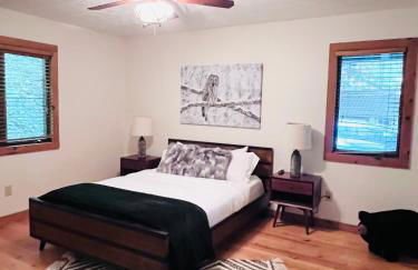 Maggie Valley 4BR Cabin with Hot Tub in Serene Forest - Foto 24