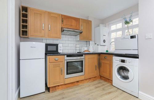 Big PROMO! Central Canterbury City Escape 2BR 2BA House, en-suite, Couples Retreat, Perfect For Families, Students, Relocators FREE Parking Fast WiFi - Foto 43