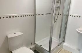 Stylish spacious 2 bed Apt Balcony Nr City Stadium - Foto 9