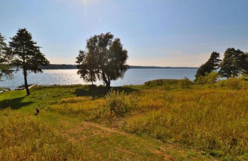 Lakeside holiday home, private garden - Photo 23