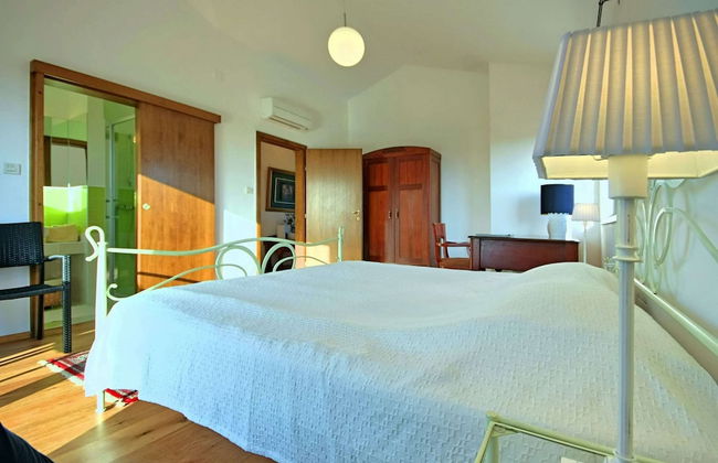 Gorgeous Villa With Private Swimming Pool and Covered Terrace - Foto 7