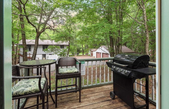 Ridge Retreat by Avantstay Game Room, Covered Porch, & Fire Pit! - Photo 36