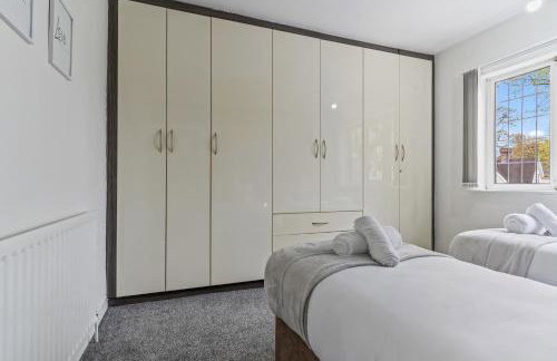 4 to 6 Beds Van Parking South Birmingham NR Edgbaston Solihull Relocations Insurance and Work Bookings Welcome - By Samina - ARZ Stays - Foto 7