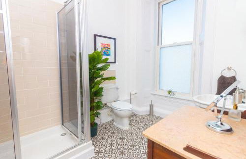 Riverview Upper Apartment - Foto 15