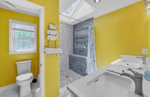 Firepit Games Grill Hot Tub Arcade & King Bed - Photo 61