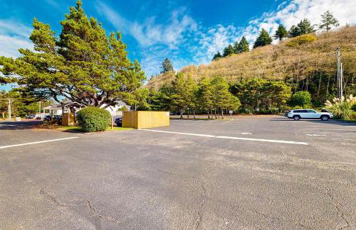 Cozy Coastal Condo Steps from the Beach with Deck Views - Foto 31