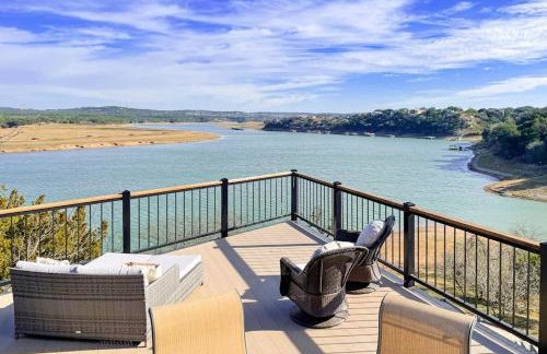 Stunning Lakefront Home with 2 Patios, Chef's Kitchen, & Lake Access - Foto 46