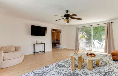 Charming 5 Bedroom Granada Hills House with Pool - Foto 17