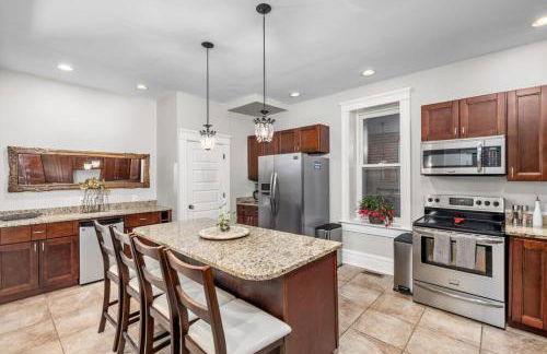 Walk to Forest Park Euclid Fire Pit Porch Swing - Foto 17