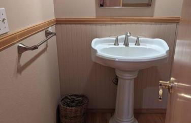 Five Bedroom Colonial Style Home - Foto 53