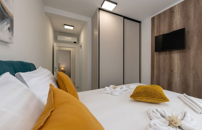 Apartments Mare B with pool - Photo 14