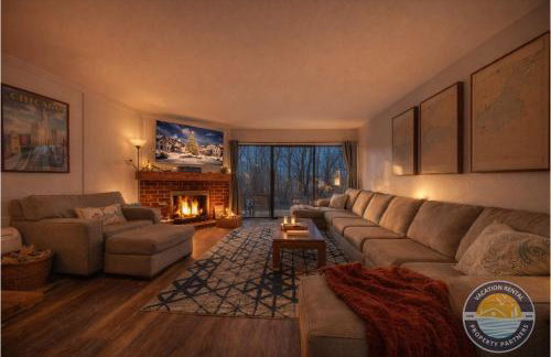 Modern Lake Geneva Condo with Year-Round Views - Foto 35