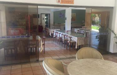 Flat Guarajuba - 3 quartos 2 andar à Beira Mar - pé areia - governança com arrumadeira e Wi Fi inclusos - Foto 27