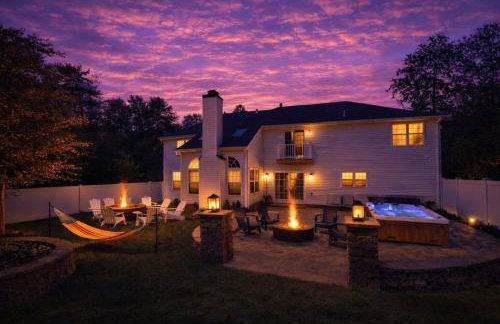 Luxury 5BR Retreat - Hot Tub - Game Room - 2 Fire Pits - Foto 45
