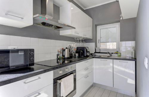 Open View Apartment by Wonderful Italy - Photo 13