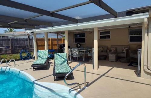 Heated & Screened in Pool - Photo 14