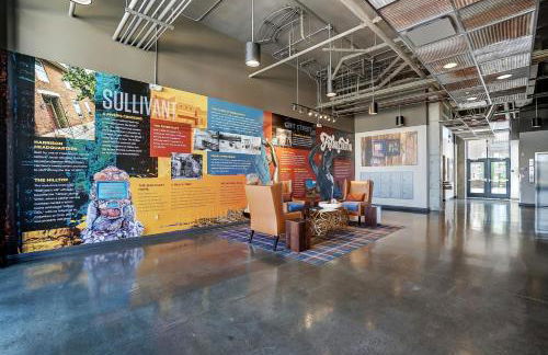 The Urban Oasis Garage Parking Walk-In Shower - Foto 51