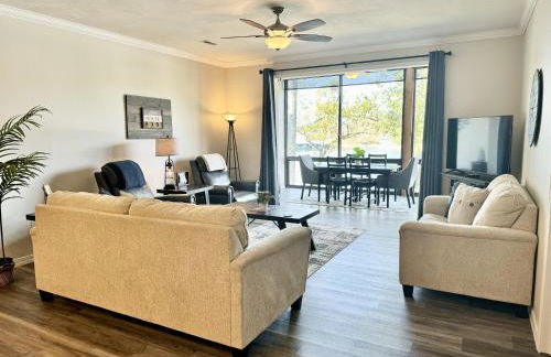 Lower Level Condo B-2 with Dock - Foto 12