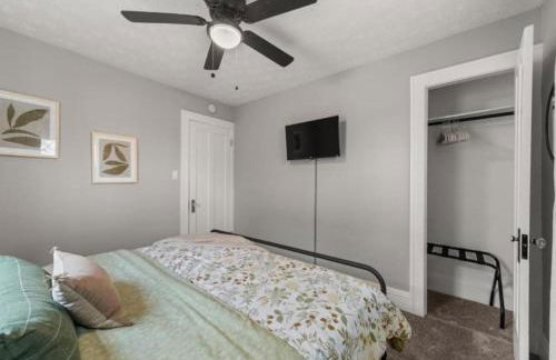 Newly Renovated and Designed Near Downtown - Foto 29