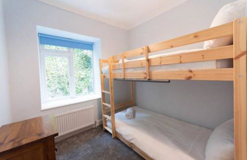 Large House in Looe, Near Beach and Bars with Great Views, Free Parking and Free Access to a Nearby Indoor Swimming Pool - Foto 32